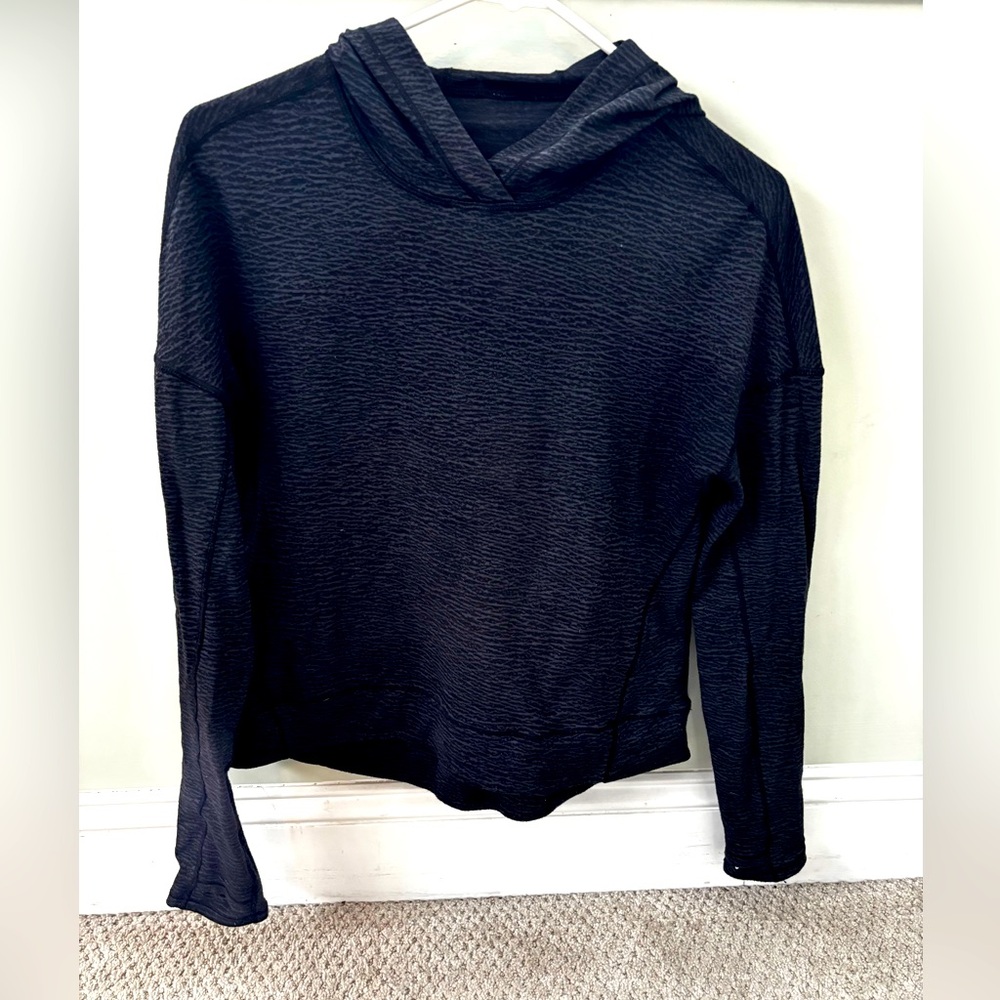 Lululemon lightweight gray pullover top